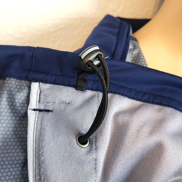 Must Have Under Armour Pull Over!! - Picture 9 of 9